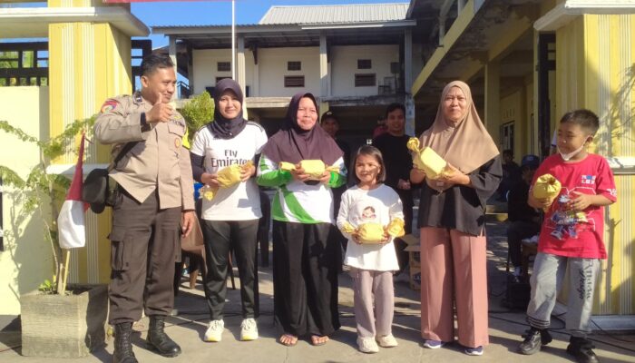 Bhabinkamtibmas Desa Teros Kawal dan Amankan Jalan Sehat Semarak HUT ke-81 Kemerdekaan RI