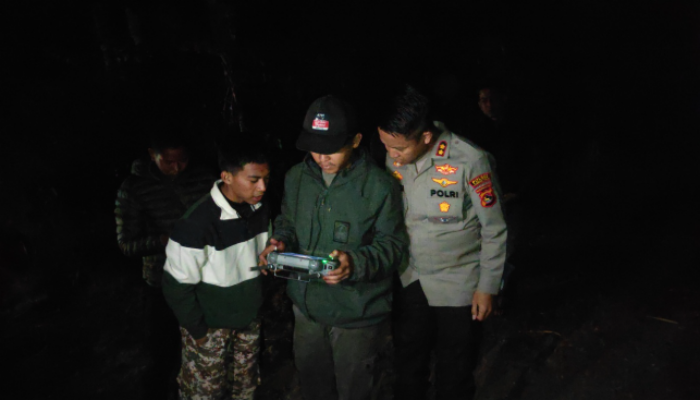 Karhutla Hanguskan 40 Hektare Kawasan TNGR Sembalun, Kapolres Lotim Turun Langsung Padamkan Api