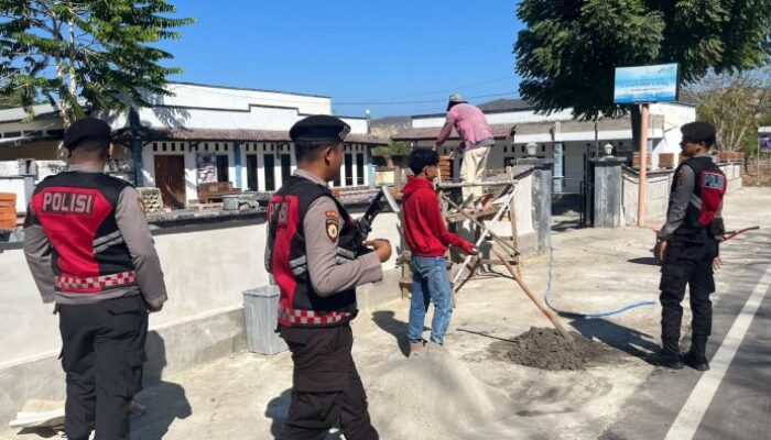 Patroli Dialogis di Jalur Pantai Balat, Polisi Ingatkan Pekerja Bangunan Utamakan Keselamatan
