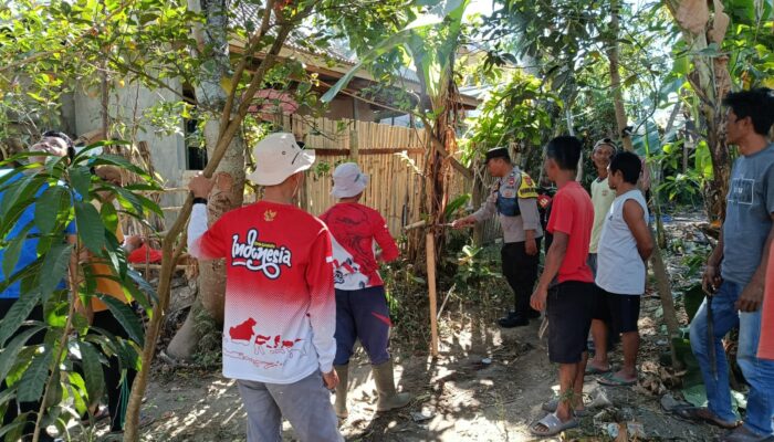Bhabinkamtibmas Desa Kembang Kuning Bersama Warga Gotong Royong Buka Akses Jalan di Gubug Baru