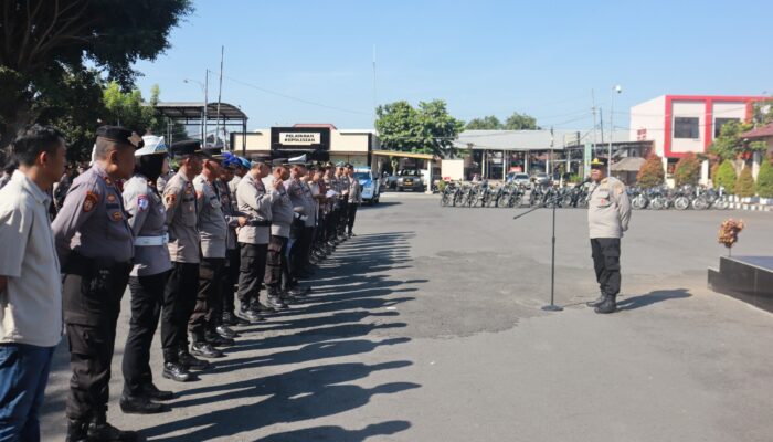 Ratusan Personel Polres Lotim Diterjunkan Amankan Pawai Ta’aruf HULTAH ke-91 NWDI, Situasi Kondusif