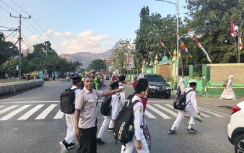 Strong Point Pagi, Unit Lantas Polsek Rasanae Barat Hadir Berikan Pelayanan kepada Masyarakat