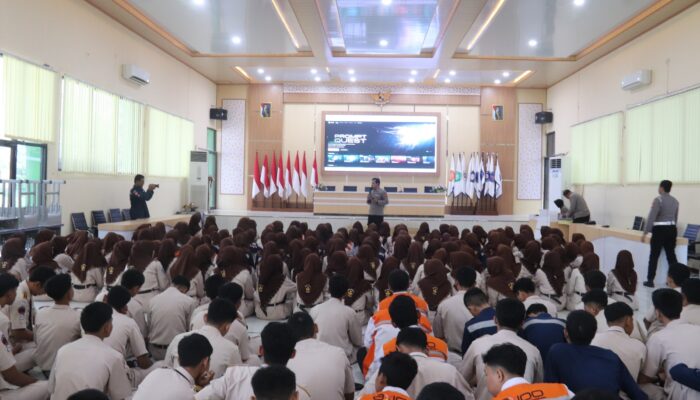 Gandeng Polresta Tuban, SMKN 2 Tuban Gelar Edukasi Pemanfaatan AI yang Aman Bagi Pelajar