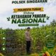 Anggota Polsek Singgahan Polresta Tuban Turun Cek Tanaman jagung Warga di Desa Mulyoagung