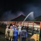 Kapal Polisi XXI-1004 Bersama Tim Gabungan Padamkan Batu Bara Terbakar di Tongkang Telaga Makmur 75