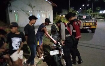 Patroli Dini Hari, Polisi Periksa Kendaraan Antisipasi Narkoba hingga Senpi dan Sajam