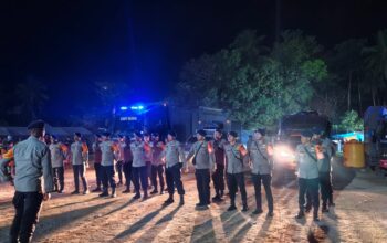 SATBRIMOB POLDA NTB TUNAIKAN MISI KEMANUSIAAN PASCAGEMPA DI ENDE DAN SIKKA NTT