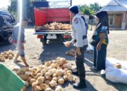 Sat Polairud Polres Dompu Hadir Membantu Warga Pesisir, Sampaikan Pesan Kamtibmas dan Keselamatan Laut