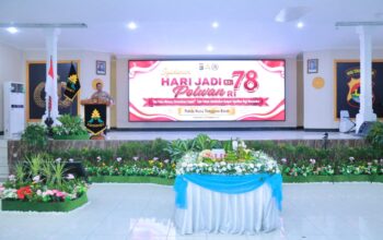 Polda NTB Gelar Syukuran Hari Jadi Ke-78 Polwan RI Secara Virtual, Berlangsung Khidmat dan Lancar  MATARAM – Seluruh personel Polisi Wanita (Polwan) di wilayah hukum Kepolisian Daerah Nusa Tenggara Barat (Polda NTB) mengikuti rangkaian Acara Syukuran Hari Jadi Ke-78 Polwan Republik Indonesia Tahun 2026. Kegiatan tersebut dilaksanakan secara serentak melalui sambungan aplikasi Zoom Meeting pada Selasa (8/9/2026).  Pelaksanaan syukuran ini melibatkan seluruh personel Polwan dari berbagai satuan kerja (Satker) Mapolda NTB hingga tingkat Polres dan Polresta jajaran. Meskipun dilaksanakan secara virtual, hal tersebut sama sekali tidak mengurangi kekhidmatan, kebersamaan, dan semangat para srikandi Bhayangkara di NTB dalam memperingati momen bersejarah bagi korps wanita di kepolisian.  Rangkaian acara yang diisi dengan agenda syukuran nasional ini menjadi ajang refleksi serta penguatan komitmen bagi seluruh Polwan Polda NTB untuk terus meningkatkan profesionalisme, integritas, dan pengabdian dalam melayani masyarakat. Kehadiran seluruh anggota Polwan dari berbagai tingkatan wilayah menunjukkan soliditas yang kuat dalam mendukung tugas-tugas kepolisian di NTB.  Seluruh rangkaian kegiatan Syukuran Hari Jadi Ke-78 Polwan RI di tingkat Polda NTB dan Polres/ta jajaran dari awal hingga akhir acara berjalan dengan aman, tertib, dan lancar.