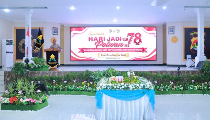 Polda NTB Gelar Syukuran Hari Jadi Ke-78 Polwan RI Secara Virtual, Berlangsung Khidmat dan Lancar  MATARAM – Seluruh personel Polisi Wanita (Polwan) di wilayah hukum Kepolisian Daerah Nusa Tenggara Barat (Polda NTB) mengikuti rangkaian Acara Syukuran Hari Jadi Ke-78 Polwan Republik Indonesia Tahun 2026. Kegiatan tersebut dilaksanakan secara serentak melalui sambungan aplikasi Zoom Meeting pada Selasa (8/9/2026).  Pelaksanaan syukuran ini melibatkan seluruh personel Polwan dari berbagai satuan kerja (Satker) Mapolda NTB hingga tingkat Polres dan Polresta jajaran. Meskipun dilaksanakan secara virtual, hal tersebut sama sekali tidak mengurangi kekhidmatan, kebersamaan, dan semangat para srikandi Bhayangkara di NTB dalam memperingati momen bersejarah bagi korps wanita di kepolisian.  Rangkaian acara yang diisi dengan agenda syukuran nasional ini menjadi ajang refleksi serta penguatan komitmen bagi seluruh Polwan Polda NTB untuk terus meningkatkan profesionalisme, integritas, dan pengabdian dalam melayani masyarakat. Kehadiran seluruh anggota Polwan dari berbagai tingkatan wilayah menunjukkan soliditas yang kuat dalam mendukung tugas-tugas kepolisian di NTB.  Seluruh rangkaian kegiatan Syukuran Hari Jadi Ke-78 Polwan RI di tingkat Polda NTB dan Polres/ta jajaran dari awal hingga akhir acara berjalan dengan aman, tertib, dan lancar.
