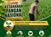 Anggota Polsek Singgahan Polresta Tuban Turun Cek Tanaman jagung Warga di Desa Tingkis