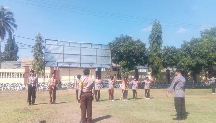 Tingkatkan Disiplin dan Keterampilan, Sat Binmas Polres Bima Kota Latih Saka Bhayangkara