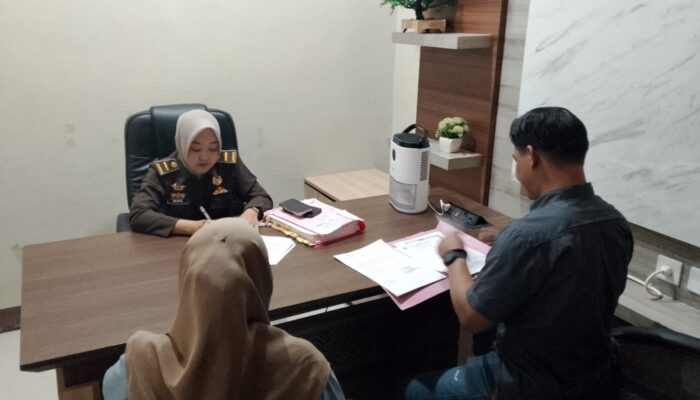 Polsek Pekat Serahkan Tersangka Perkara Penganiayaan ke Kejaksaan Negeri Dompu