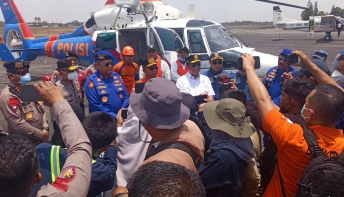 5. Angin 35 Knot Tak Halangi Helikopter Polri Evakuasi Jenazah Korban KM Virgo