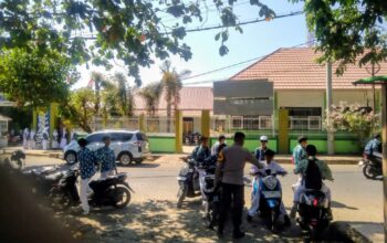 Cegah Tawuran, Polsek Rasanae Timur Pantau Kepulangan Pelajar SMAN 3 Kota Bima