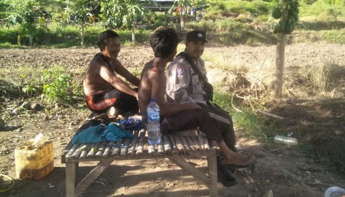 Bhabinkamtibmas Kwangko Dampingi Petani Persiapkan Musim Tanam Jagung