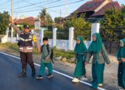Hadir Berikan Rasa Aman di Pagi Hari, Polsek Utan Gelar Strong Point Pengaturan Lalu Lintas di Depan SDN 4 Utan