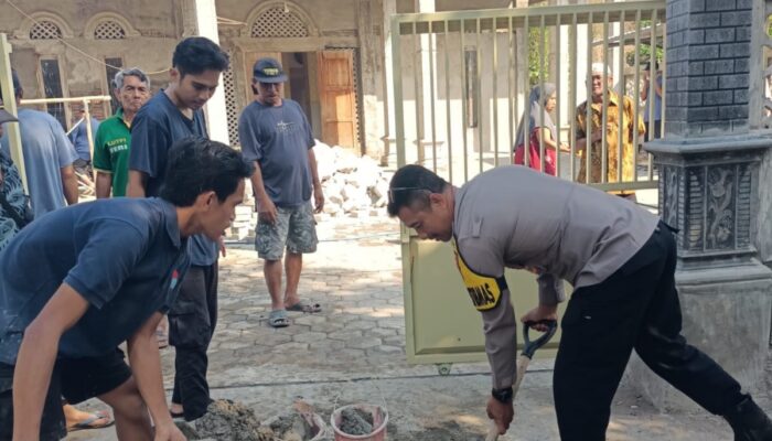 Bhabinkamtibmas Polres Bima Kota Gotong Royong Bangun Masjid Al-Ikhlas