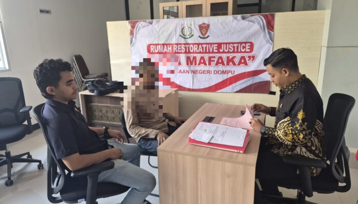 Satresnarkoba Polres Dompu Limpahkan Tersangka dan Barang Bukti Perkara Narkotika ke Kejaksaan Negeri Dompu
