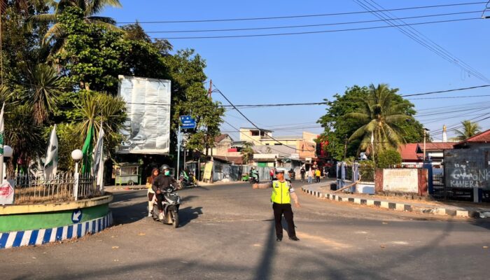 Sat Lantas Polres Dompu Gelar Strong Point Pagi, Pastikan Arus Lalu Lintas Lancar dan Aman