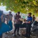 Kapolsek Hu’u Bersama Bhabinkamtibmas Ikut Beach Clean, Dukung Kebersihan Pesisir dan Kepedulian Lingkungan