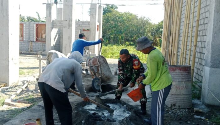 Gotong Royong Babinsa Perkuat Pembangunan Ponpes Nurul Ibat