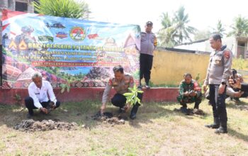 Bakti Persada 34 Tahun Pengabdian, Polsek Woja Ikuti Penanaman 10.000 Pohon Serentak