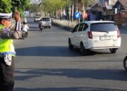 Polres Dompu Gelar Strong Point Pagi, Pastikan Kelancaran Arus Lalu Lintas dan Keselamatan Pengguna Jalan