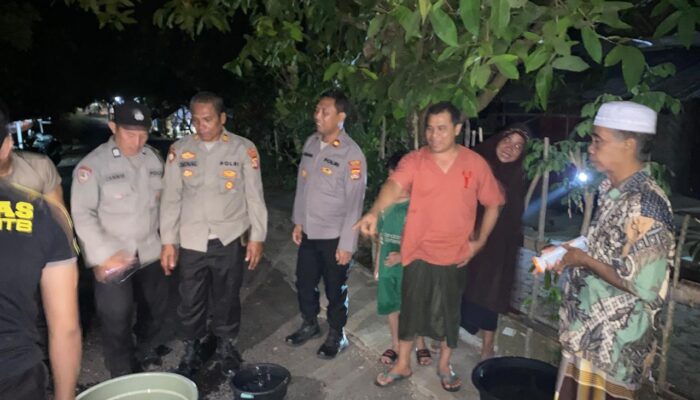 Kemarau Berkepanjangan, Polres Lombok Utara Salurkan 10.000 Liter Air Bersih ke Warga Medana