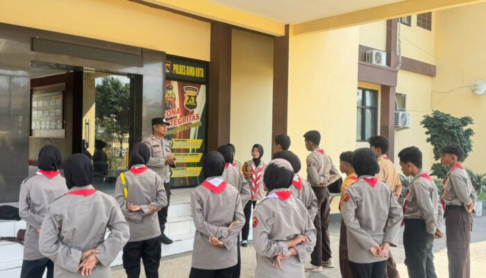 Polres Bima Kota Berikan Pembinaan dan Pelatihan kepada Anggota Saka Bhayangkara