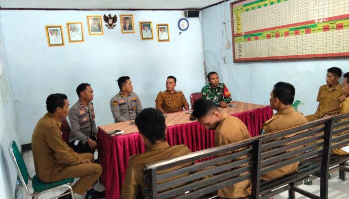 Kapolsek Woja Perkuat Sinergi dengan Pemerintah Desa dan Sekolah melalui Silaturahmi