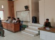 Bhabinkamtibmas Polsek Donggo Monitoring Verifikasi dan Validasi Kelengkapan Administrasi Bakal Calon Kepala Desa