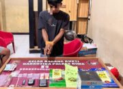 Sabu 8,32 gram diamankan dari rumah warga Talabiu, Sat Resnarkoba Polres Bima kejar jaringan pemasok   Satuan Reserse Narkoba Polres Bima mengamankan seorang pria berinisial BH (46), warga Desa Talabiu, Kecamatan Woha, Kabupaten Bima, dalam pengungkapan dugaan tindak pidana narkotika, Selasa (29/9/2026) sekitar pukul 15.30 WITA.    Dalam pengungkapan tersebut, petugas menemukan dan mengamankan 17 plastik klip berisi kristal yang diduga narkotika jenis sabu dengan berat bruto 8,32 gram dari rumah BH. Polisi juga mengamankan sejumlah barang lain yang diduga berkaitan dengan tindak pidana narkotika.    Kapolres Bima AKBP Muhammad Anton Bhayangkara Gaisar, S.I.K., M.H., melalui Kasat Resnarkoba Polres Bima IPTU Mochamad Fikri Dafa Alfarez, S.Tr.K., membenarkan pengungkapan tersebut.    AKBP Anton mengatakan, pengungkapan kasus narkotika merupakan bagian dari komitmen Polres Bima dalam memberantas peredaran narkotika di wilayah hukumnya.    “Polres Bima berkomitmen untuk terus melakukan upaya pemberantasan peredaran narkotika. Setiap informasi yang diterima dari masyarakat akan kami tindak lanjuti melalui proses penyelidikan dan penegakan hukum sesuai dengan ketentuan yang berlaku,” tegasnya.   Ia juga mengajak masyarakat berperan aktif memberikan informasi kepada kepolisian apabila mengetahui aktivitas yang diduga berkaitan dengan peredaran atau penyalahgunaan narkotika.   “Kami mengajak seluruh masyarakat untuk bersama-sama memerangi peredaran narkotika. Peran serta masyarakat sangat penting dalam membantu kepolisian mengungkap jaringan peredaran narkotika dan menjaga lingkungan dari ancaman penyalahgunaan narkoba,” imbuhnya.  Berawal dari Informasi Masyarakat  IPTU Fikri Dafa Alfares S.Tr.K., menjelaskan, pengungkapan tersebut berawal dari informasi masyarakat mengenai keberadaan seorang pria berinisial FIRDAUS, yang masuk dalam daftar pencarian orang (DPO), di wilayah Desa Talabiu.   Menindaklanjuti informasi tersebut, Tim Opsnal Satresnarkoba Polres Bima melakukan pemantauan di sekitar lokasi yang diinformasikan.   Sekitar pukul 15.30 WITA, personel melakukan tindakan kepolisian dan penggeledahan di rumah BH di Desa Talabiu. Namun, FIRDAUS tidak ditemukan di lokasi. Petugas kemudian mengamankan BH yang berada di rumah tersebut.   Untuk menyaksikan proses penggeledahan, personel menghadirkan pemerintah desa setempat sebagai saksi.    Dari hasil penggeledahan, petugas menemukan 17 plastik klip berisi kristal yang diduga narkotika jenis sabu dengan berat bruto 8,32 gram.    Selain itu, petugas mengamankan empat plastik bungkusan besar bertuliskan huruf China, empat bungkusan plastik klip kosong, empat lembar plastik klip kosong, dua timbangan digital, dua korek api gas, dua batang sedotan yang telah dimodifikasi, satu alat hisap bong, satu lakban bening, satu gunting, satu lembar plastik bening, satu tas berukuran sedang berwarna merah muda, satu kotak penyimpanan, dua sepeda motor beserta kunci kontak, tiga telepon seluler Android, serta uang tunai Rp250 ribu.  Polisi Dalami Keterangan BH  Kasat Resnarkoba menjelaskan, berdasarkan hasil interogasi awal, BH menerangkan kepada petugas bahwa barang bukti yang ditemukan di rumahnya berkaitan dengan anaknya, EK. BH juga mengaku bahwa narkotika yang diduga jenis sabu tersebut merupakan milik FIRDAUS dan akan diedarkan oleh EK.   “Dari keterangan awal yang kami peroleh, BH menerangkan bahwa barang tersebut milik FIRDAUS dan akan diedarkan oleh EK. Keterangan tersebut masih kami dalami melalui proses penyidikan untuk mengungkap asal-usul serta jaringan peredarannya,” jelas Kasat.   Menindaklanjuti keterangan tersebut, personel kemudian melakukan pengembangan ke rumah FIRDAUS. Namun, yang bersangkutan tidak ditemukan di lokasi.   BH beserta seluruh barang bukti selanjutnya dibawa ke Mapolres Bima untuk diserahkan kepada penyidik Satresnarkoba guna menjalani proses hukum lebih lanjut.   Saat ini, penyidik masih melakukan serangkaian tindakan penyidikan, antara lain pemeriksaan saksi-saksi, penyelidikan sumber barang, gelar perkara, dan pemberkasan.   Polres Bima memastikan penanganan perkara dilakukan sesuai dengan prosedur hukum yang berlaku. Sementara terhadap FIRDAUS yang belum ditemukan, upaya penyelidikan dan pengembangan terus dilakukan guna mengungkap lebih lanjut dugaan jaringan peredaran narkotika tersebut.