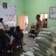 Bhabinkamtibmas Desa Dasan Borok Monitor Penyaluran Bantuan Pangan Beras kepada 423 KPM