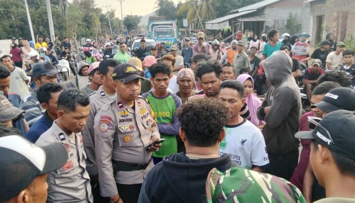 Polisi Negosiasi Massa, Blokade Jalan di Banggo Berhasil Dibuka, Arus Lalu Lintas Kembali Lancar