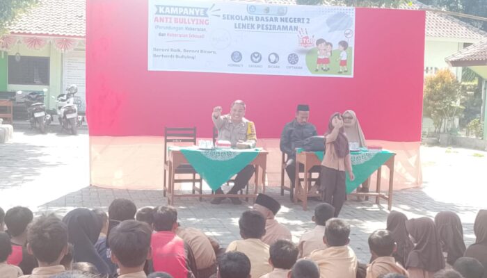 Bhabinkamtibmas Desa Lenek Pesiraman Sosialisasikan Bahaya Bullying kepada Siswa SD 2