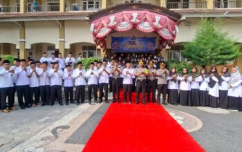 Polisi Peduli Pendidikan, Polresta Lombok Tengah Ajak Pelajar MTsN 1 Tertib Berlalu Lintas