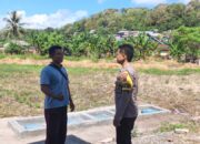 Tinjau Langsung Sawah Warga, Bhabinkamtibmas Desa Orong Bawa Dorong Penguatan Ketahanan Pangan Nasional
