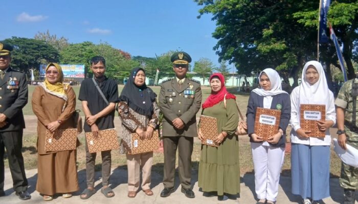 Anak Prajurit Berprestasi Dapat Bantuan Pendidikan dari Kodim