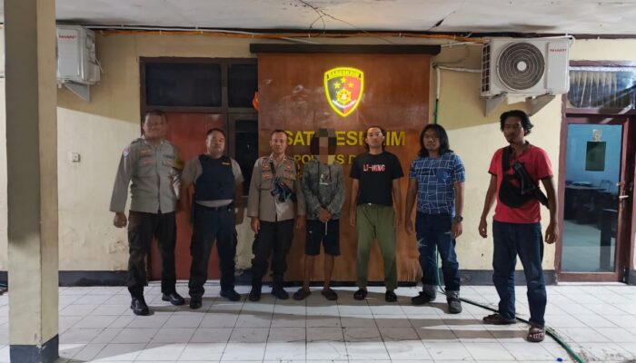 POLSEK WOJA EVAKUASI TERDUGA PELAKU KEKERASAN SEKSUAL TERHADAP ANAK DI DESA MUMBU, POLISI IMBAU WARGA TIDAK MAIN HAKIM SENDIRI