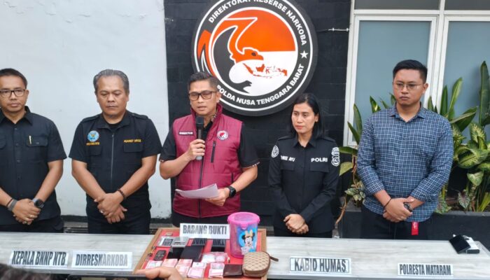 Operasi Gabungan Polda NTB Gerebek Dugaan Sarang Narkoba di Mataram, Sabu 51,58 Gram Disita