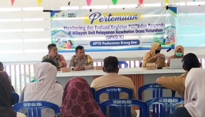 Dukung Pelayanan Kesehatan Masyarakat, Bhabinkamtibmas Hadiri Monev Pustu dan Posyandu di Desa Mura