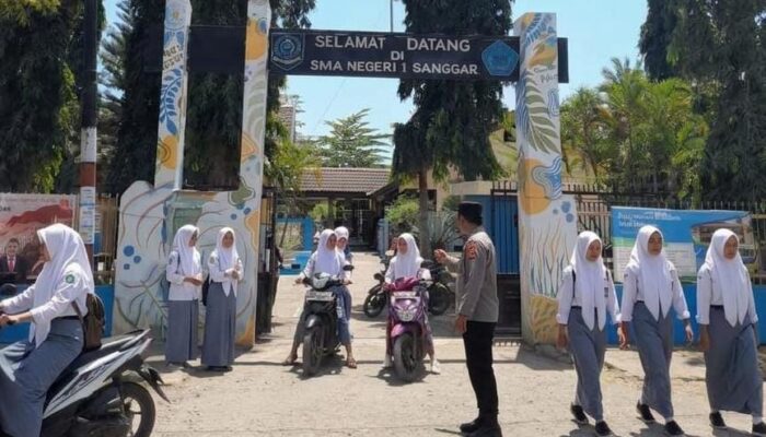 Antisipasi adanya aksi ugal-ugalan dan gangguan Kamtibmas lainya, Polsek Sanggar hadir melalui patroli rawan siang
