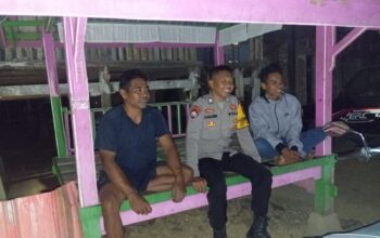 Ciptakan Pilkades Damai, Bhabinkamtibmas Desa Sermong Intensifkan Pembinaan Pos Satkamling dan Imbauan Politik