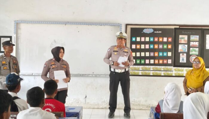 Polres Bima Kota Sosialisasikan Penerimaan Murid Baru SMA Kemala Taruna Bhayangkara di SMPN 8 Kota Bima