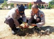 Wujudkan Lingkungan Asri dan Hijau, Polsek Alas Gelar Aksi Penanaman Pohon Ketapang Kencana Lewat Program Green Policing