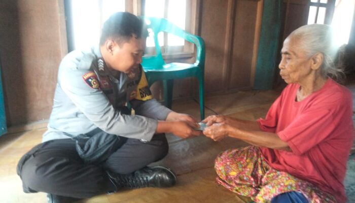Pastikan Penyaluran Tepat Sasaran, Bhabinkamtibmas Desa Seran Kawal Pembagian BLT untuk Warga Kurang Mampu