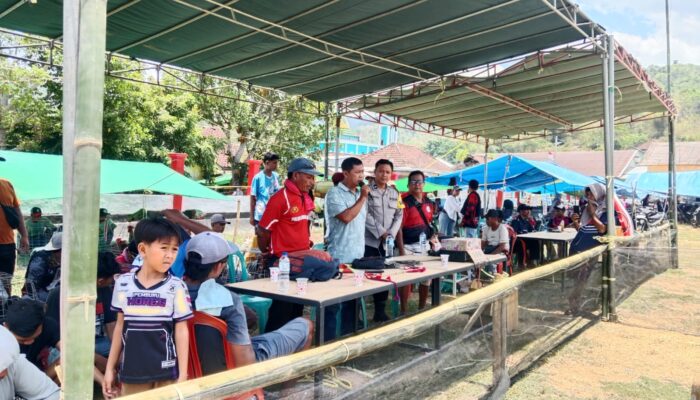 Gelar Pengamanan Lomba Kerapan Ayam di Desa Moteng, Polsek Brang Rea Pastikan Situasi Kamtibmas Kondusif dan Ajang Silaturahmi Warga