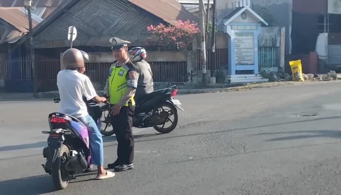 Sat Lantas Polres Dompu Gelar Strong Point Pagi, Wujudkan Kamseltibcarlantas yang Aman dan Lancar