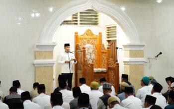 Dukung Astacita Presiden RI, Kanit Binmas Polsek Kenduruan Polresta Tuban Turun Langsung Pantau Pertumbuhan Tanaman Jagung Petani